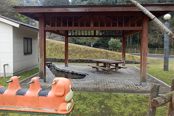 農村公園 遊具と足湯
