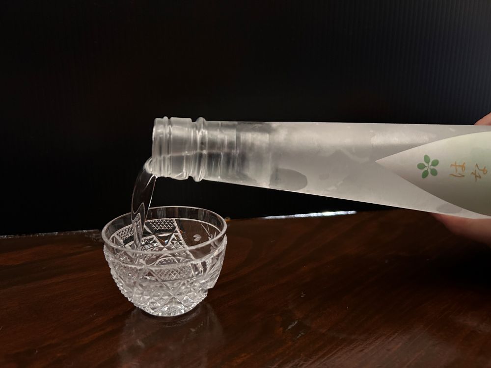 野海棠はなまい　よく冷やして、おちょこで飲みますと、
マスカットのような香りが口いっぱいに広がります。
