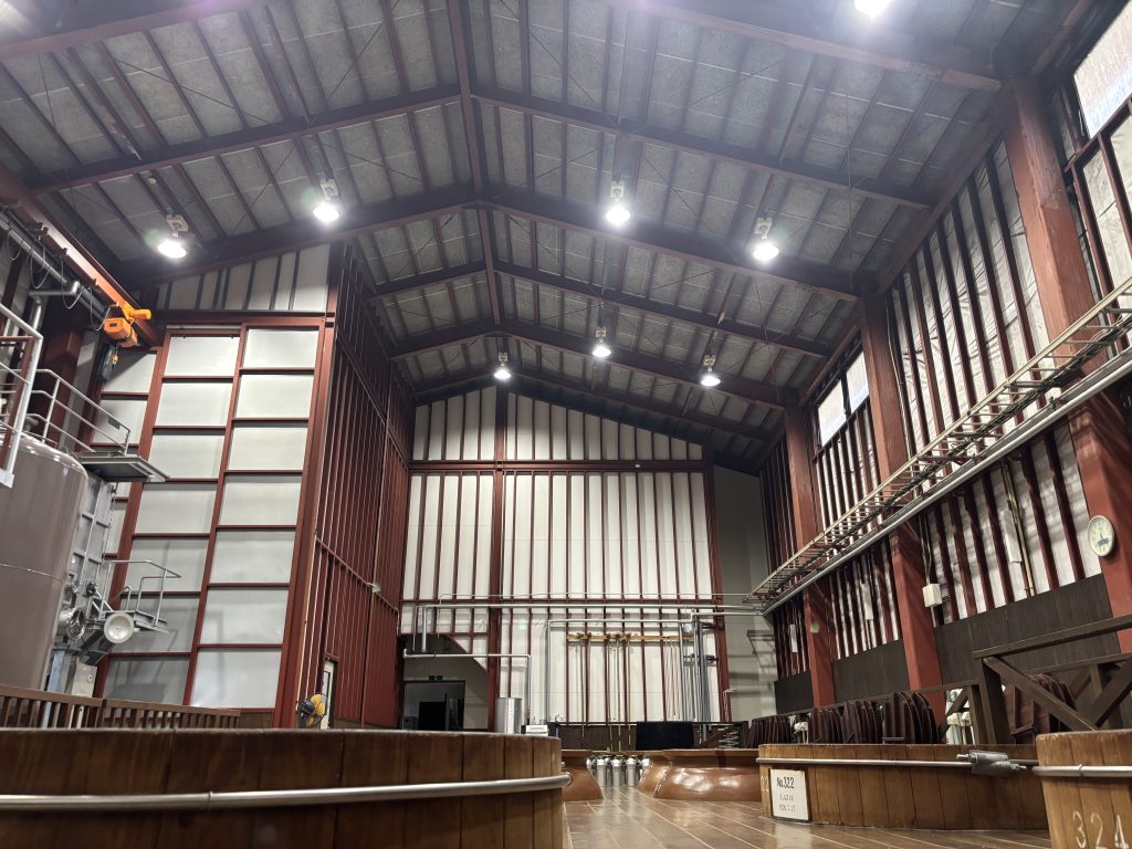場内の照明を水銀灯からLEDに交換し、明るくなりました。