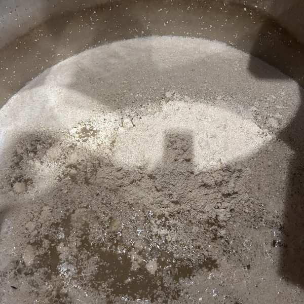 焼酎造りの「一次モロミ」の様子 ～鹿児島県の焼酎蔵・祁答院蒸溜所ブログ～