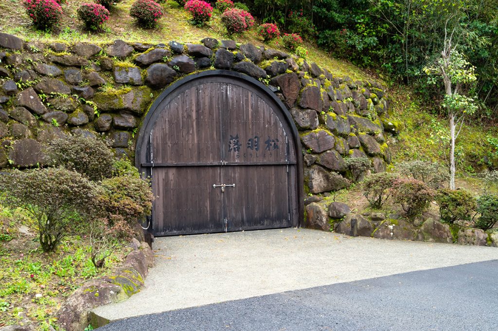 祁答院蒸溜所の洞窟貯蔵「落羽松」