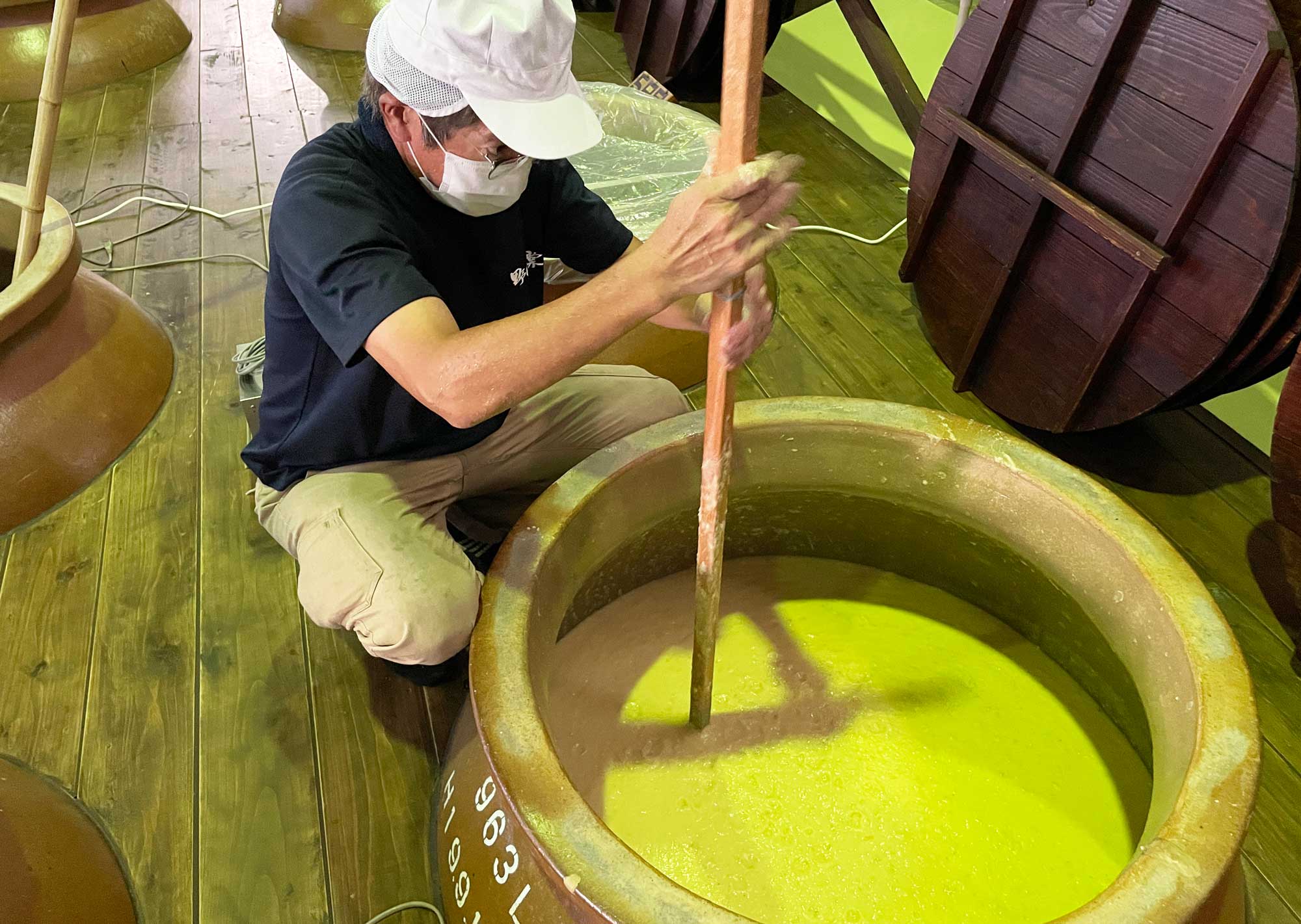 さつま芋の収穫期を迎えて、芋焼酎の仕込みシーズン真っ盛りです。（9月12日祁答院蒸溜所）